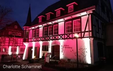 Hirschberger Rathaus beleuchtet