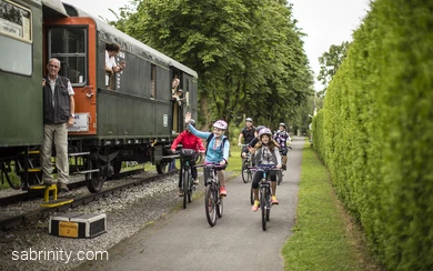 Radfahren Möhnetalradweg, alter Bahnwagon