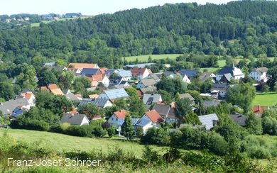 Blick auf die Dorfmitte Niederbergheim  von Südwesten