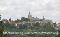 Blick nach Obermarsberg auf die Stiftskirche und die Nikolaikirche